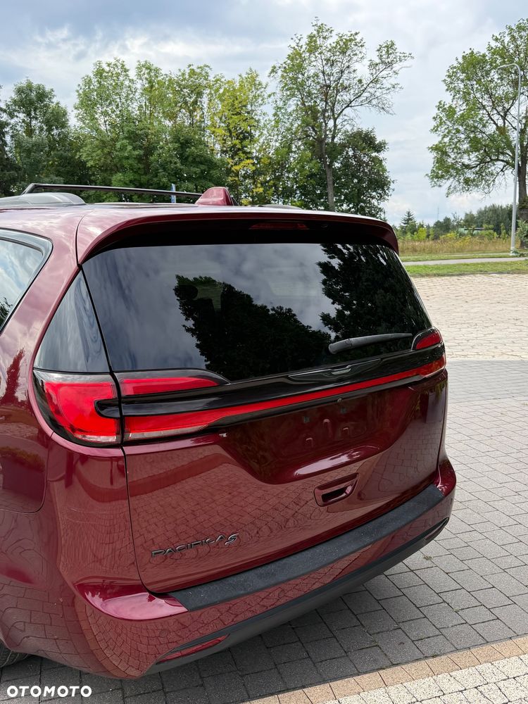 Chrysler Pacifica - 12