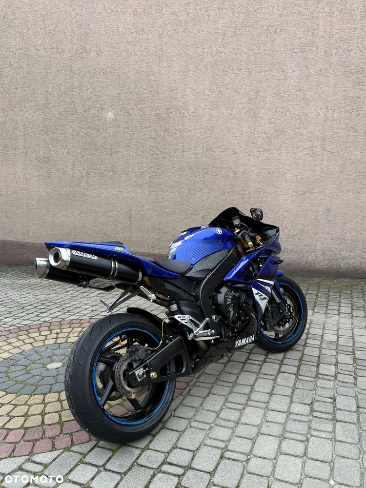 Yamaha R1 - 23