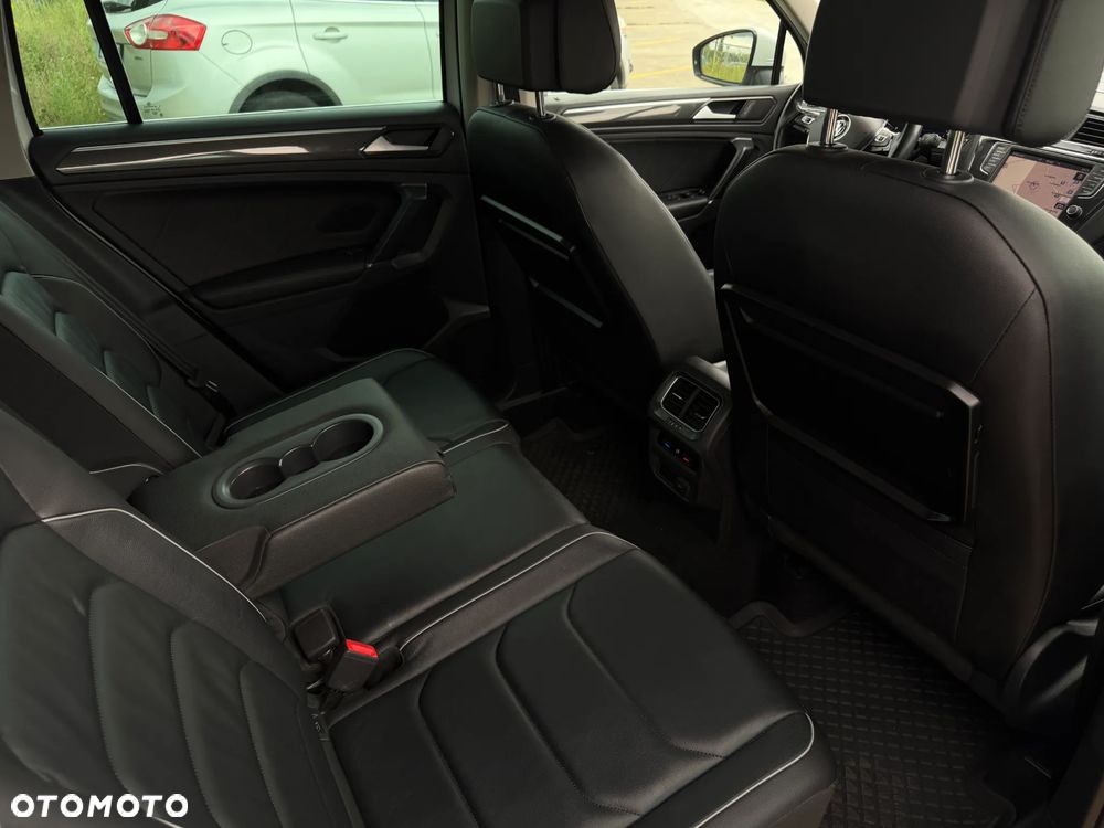 Volkswagen Tiguan 2.0 TDI SCR 4MotION DSG R-Line - 24