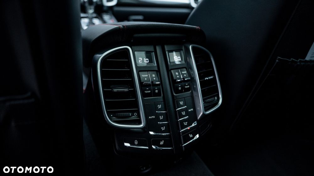 Porsche Cayenne GTS - 12