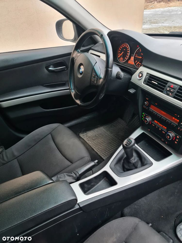 BMW Seria 3 318d - 3