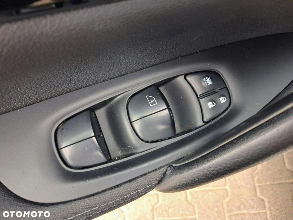 Nissan Qashqai - 25