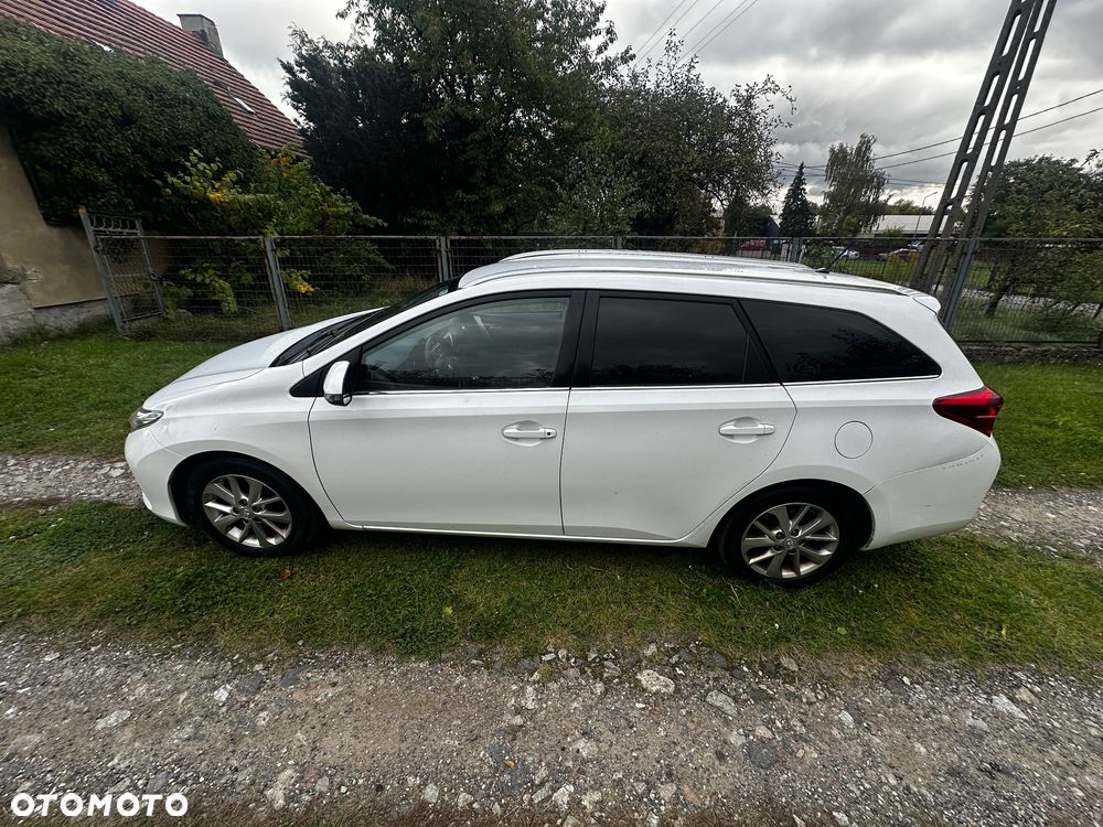Toyota Auris 2013 photo 4