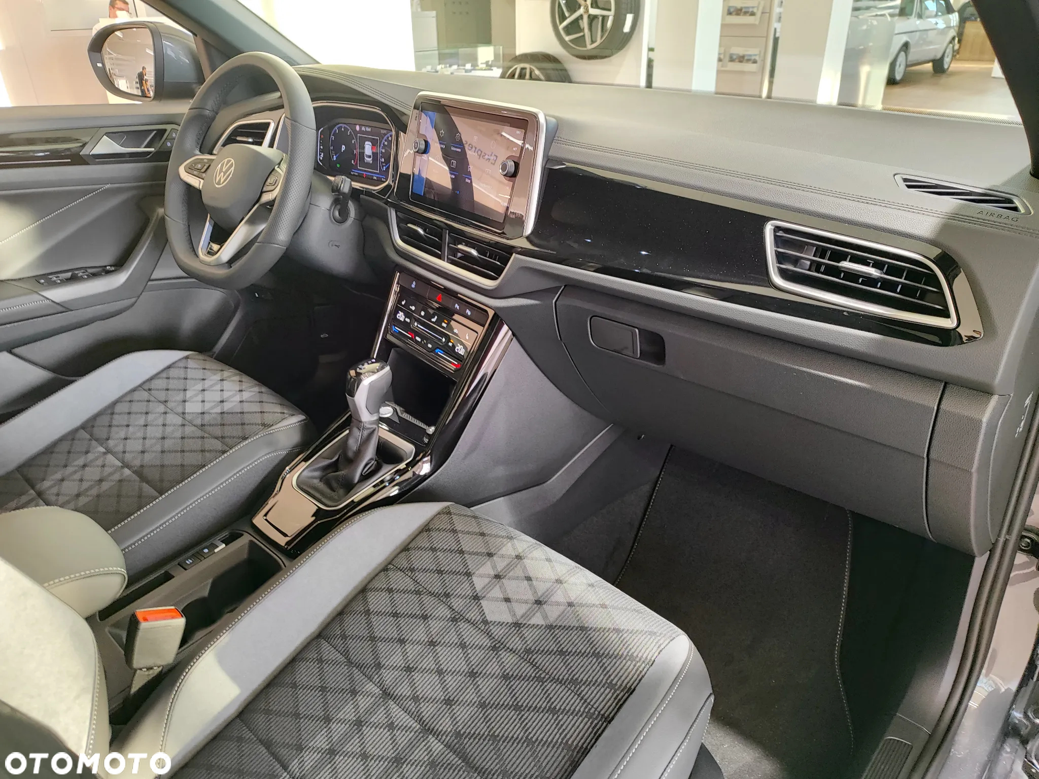 Volkswagen T-Roc 1.5 TSI R-Line Plus DSG - 24