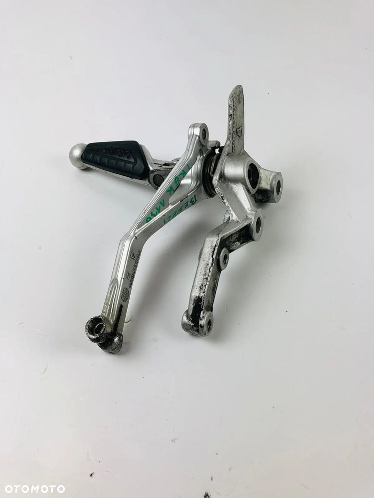 Benelli Tre 899 1130 K Set Prawy Przód Podnóżek - 2