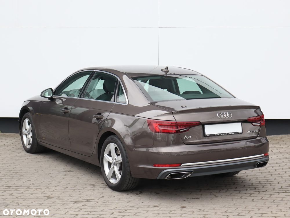 Audi A4 Limousine 40 TFSI Sport S tronic - 4