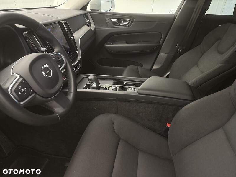 Volvo XC 60 B4 B Momentum Pro - 11