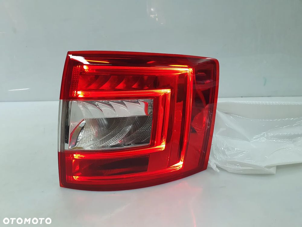 LAMPA TYŁ PRAWA SKODA OCTAVIA III 3 KOMBI 5E9 12r+ ORYGINAŁ 5E9945096A - 3