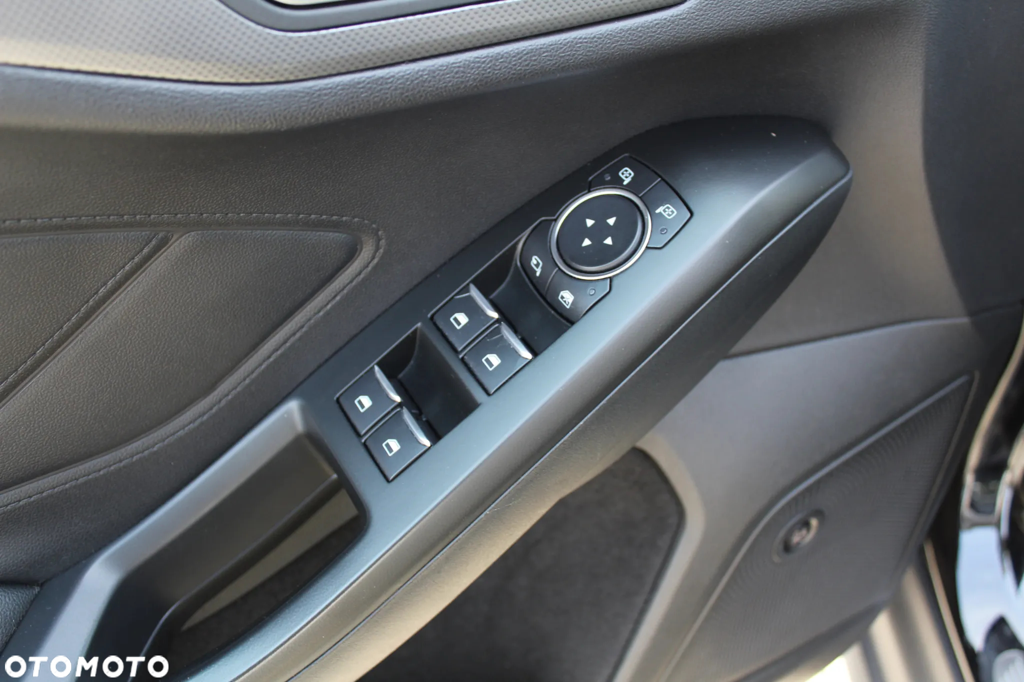 Ford Focus 2.0 EcoBlue Start-Stopp-System TITANIUM - 25