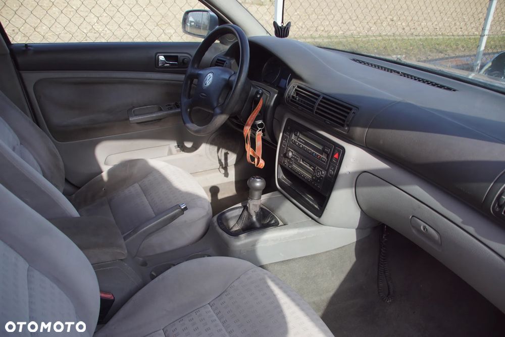 Auto na części - Volkswagen Passat B5 Lift 1.9 TDI 131 KM AVF FRK LD7W 2003R Silnik Skrzynia Drzwi Maska Błotnik Klapa Zderzak Lusterko Lampa Klamka Szyba Deska Kokpit Sterownik Moduł Czujnik Licznik Panel Kierownica - 13