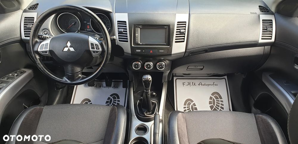 Mitsubishi Outlander - 15
