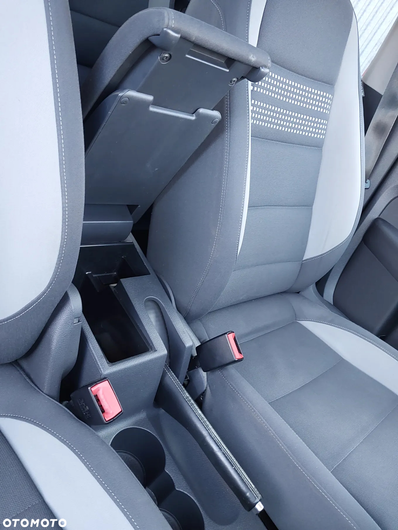 Volkswagen Touran 1.6 TDI DPF BlueMot Comfortline - 37