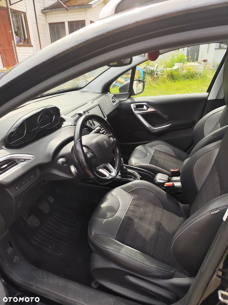 Peugeot 2008 1.2 Pure Tech GPF Allure S&S - 14