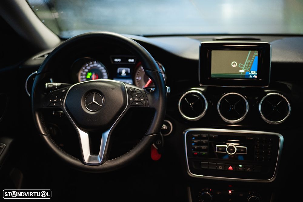 Mercedes-Benz CLA 220 CDI 7G-DCT Urban - 32