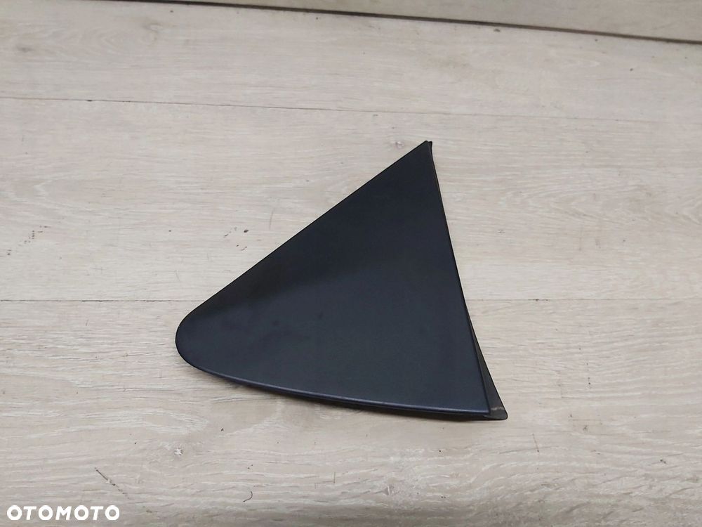 Toyota Yaris II trójkąt błotnika lewy przód zaślepka lewa 60118-0D060 - 1