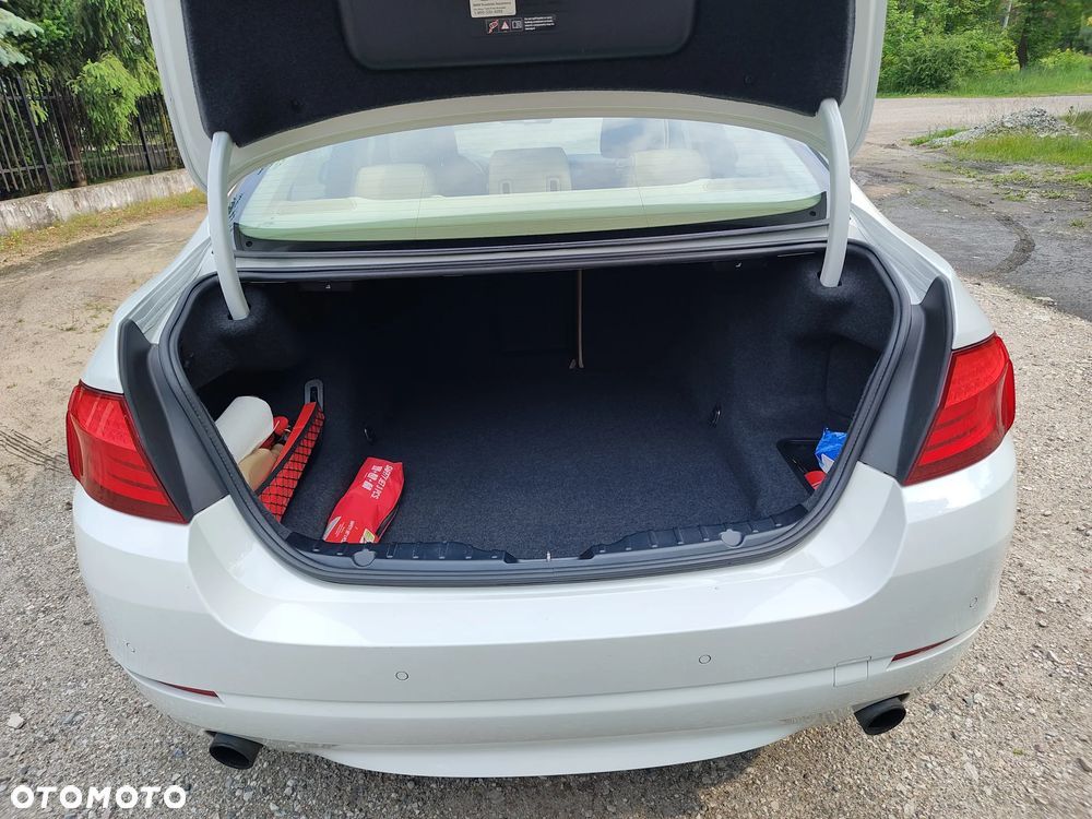 BMW Seria 5 535i xDrive - 12