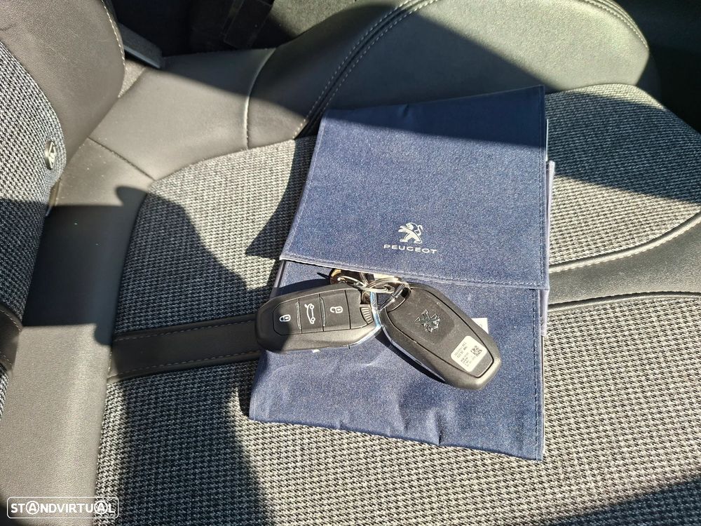 Peugeot 3008 PureTech 130 Stop & Start GPF Allure - 21