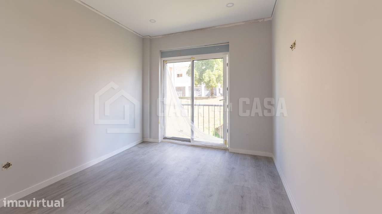 Apartamento T2+2 Duplex A Gumirães - Grande imagem: 4/17