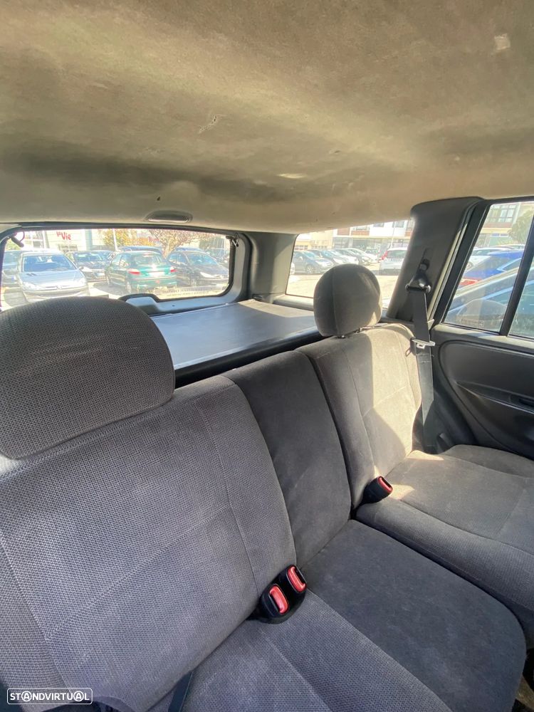 Jeep Grand Cherokee 3.1 TD Laredo - 13