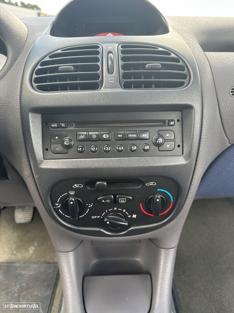 Peugeot 206 1.1 XT - 11