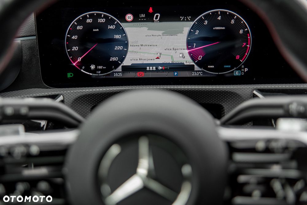 Mercedes-Benz Klasa A 220 4-Matic AMG Line 8G-DCT - 16