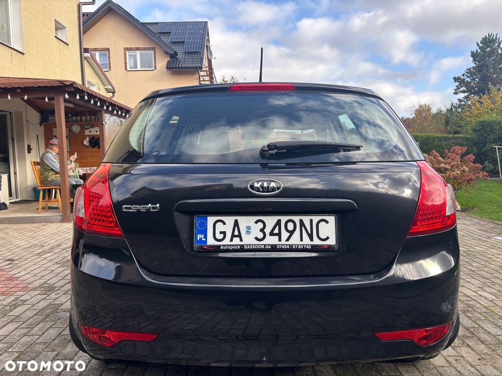 Kia Ceed - 8