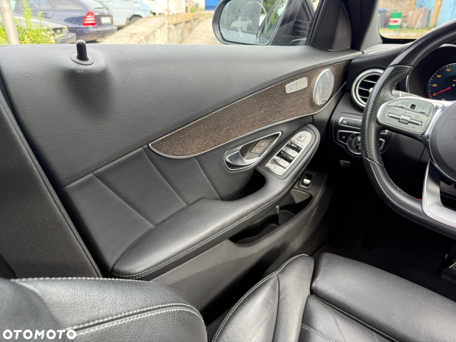 Mercedes-Benz Klasa C 220 d 4Matic T 9G-TRONIC AMG Line - 10