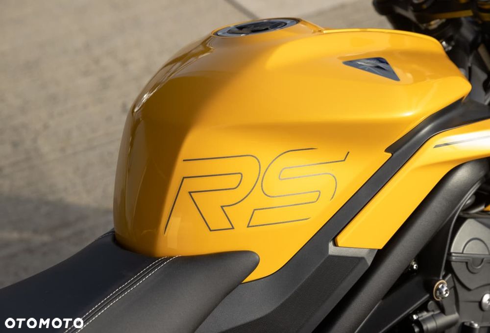 Triumph Street Triple - 12