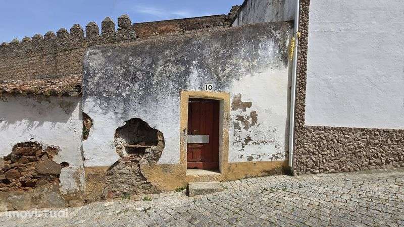 Moradia para reconstrução - Grande imagem: 2/8