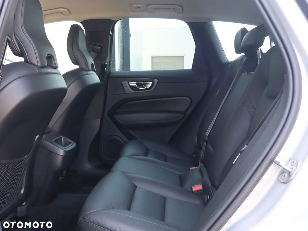 Volvo XC 60 B4 D AWD Momentum Pro - 16
