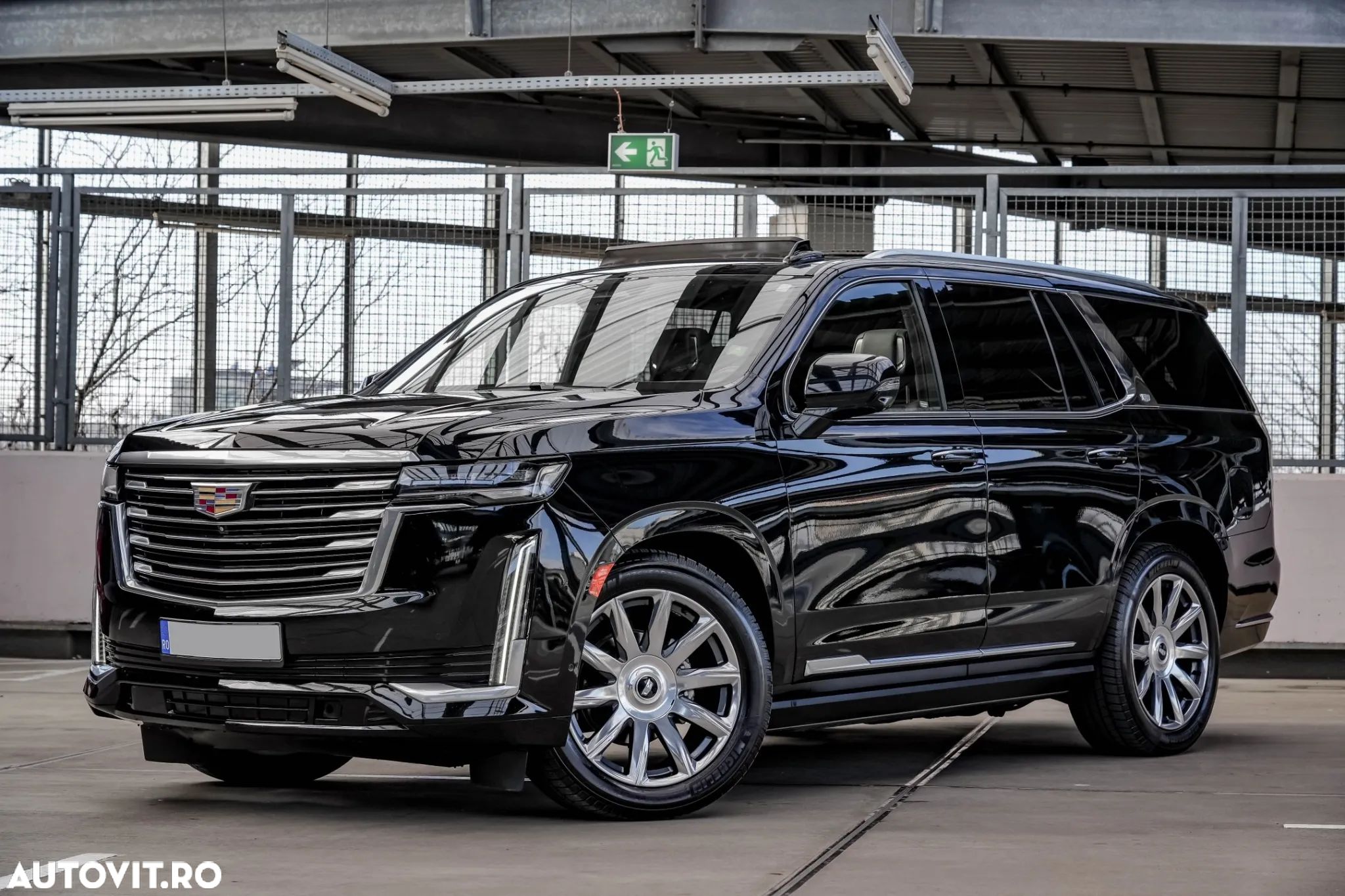 Cadillac Escalade - 1