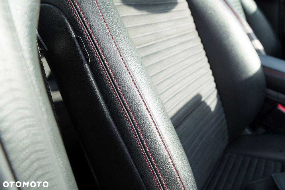 Mercedes-Benz GLA 180 7G-DCT AMG Line - 27