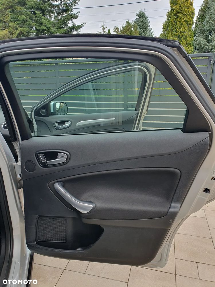 Ford Mondeo 1.8 TDCi Ambiente - 11