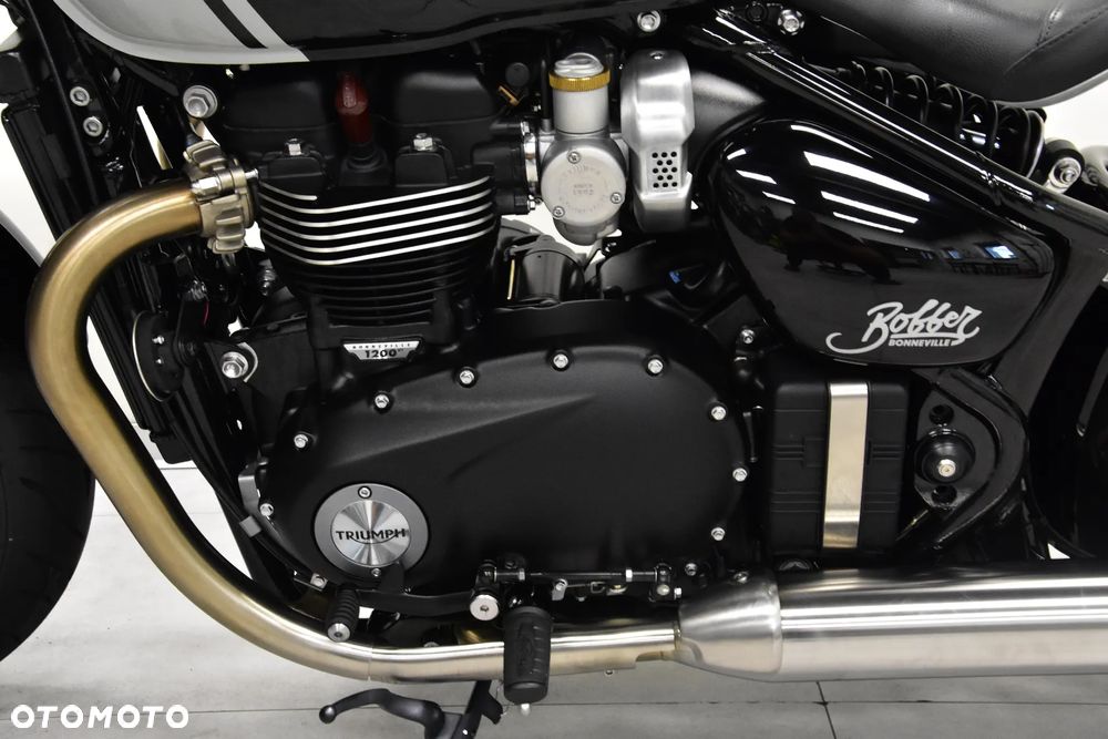 Triumph Bonneville Bobber - 23