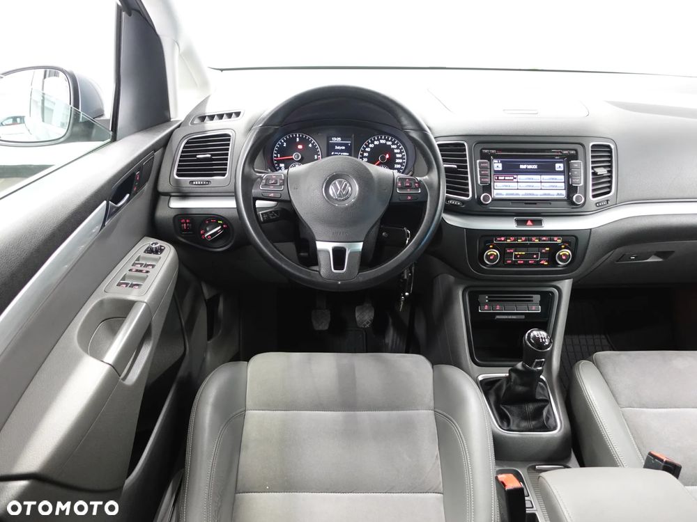 Volkswagen Sharan 2.0 TDI 4Motion BlueMotion Technology Highline - 30