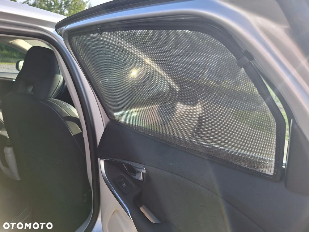 Volvo V40 D2 Momentum - 25
