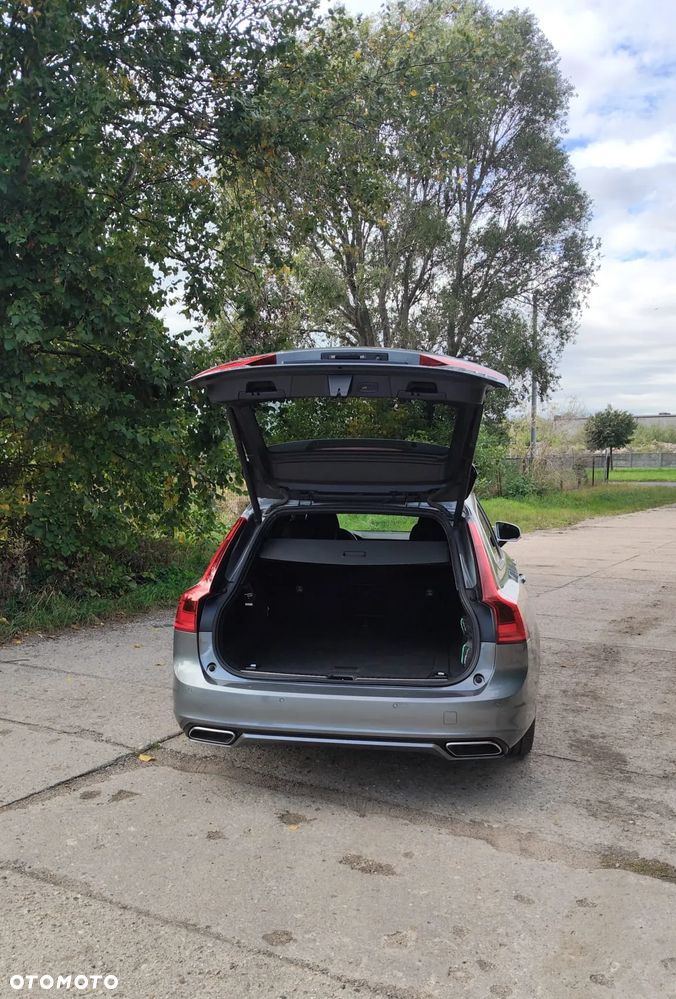 Volvo V90 D5 AWD R-Design - 10