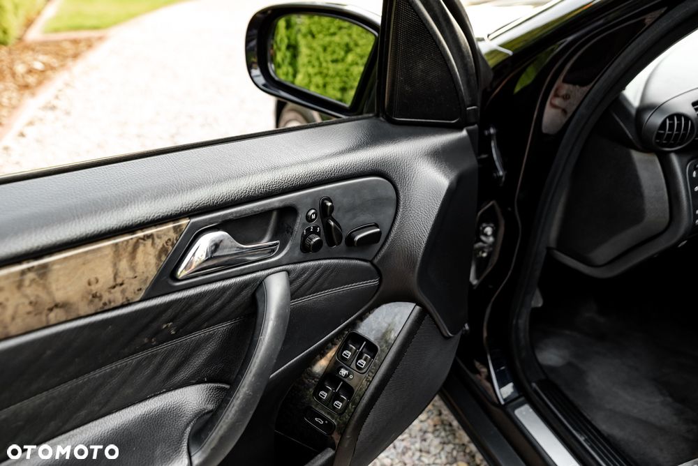 Mercedes-Benz Klasa C 320 4Matic Avantgarde Sport Edition - 19