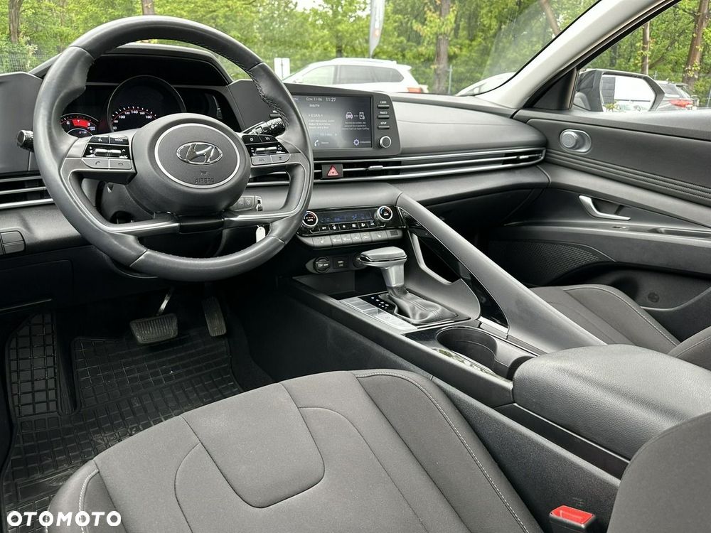 Hyundai Elantra - 24