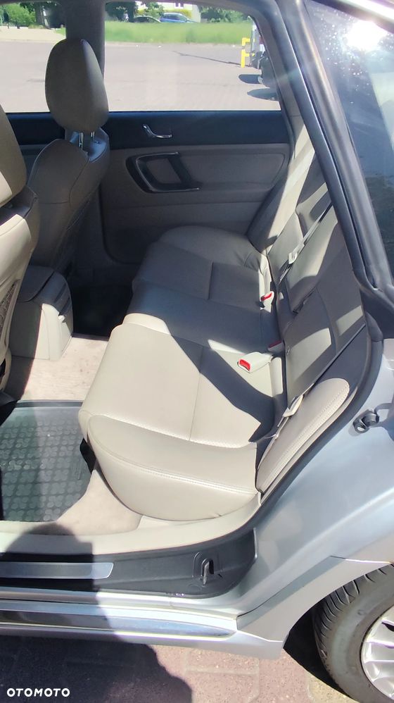 Subaru Legacy - 12