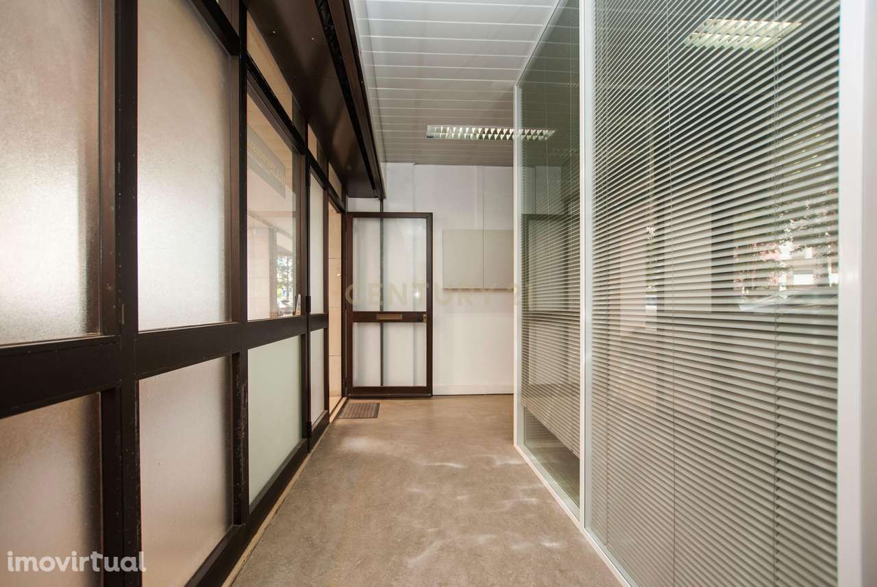 Espaço Comercial para Arrendar | 130m2 | Localização Premium | Telheir - Grande imagem: 5/24