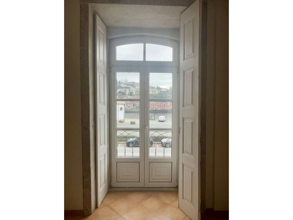 Apartamento T0 com Licença AL e Vista Incrível para o Douro - Grande imagem: 3/10