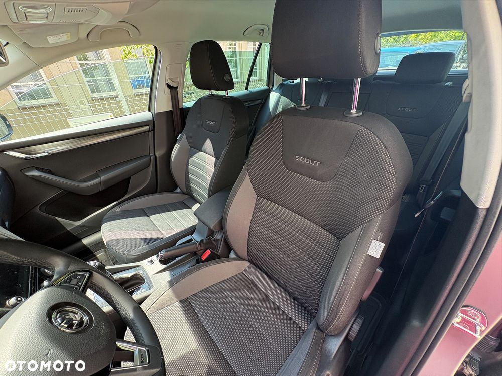 Skoda Octavia Scout 2.0 TDI 4x4 DSG - 10