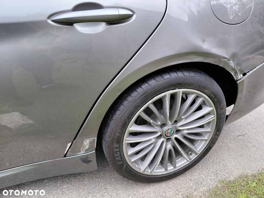 Alfa Romeo Giulia 2.2 AT8 Executive - 10