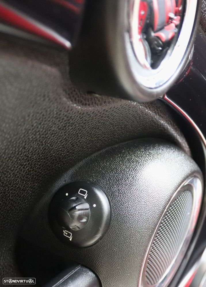 MINI Cabrio John Cooper Works - 15