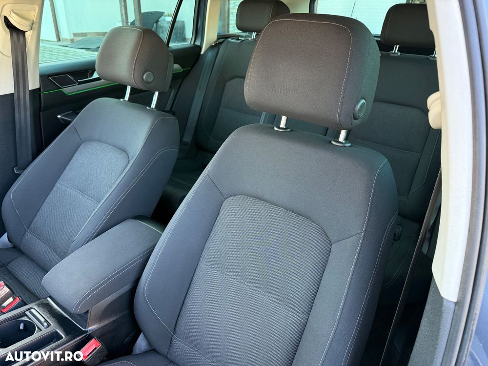 Volkswagen Passat - 25