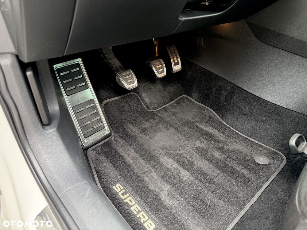 Skoda Superb 2.0 TDI Ambition - 33