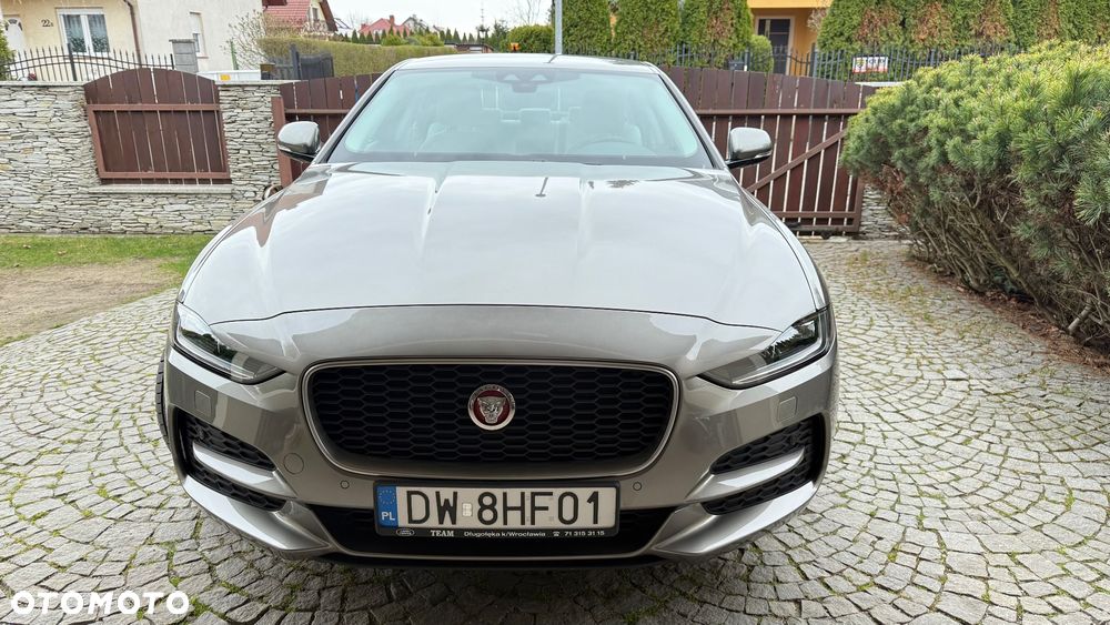 Jaguar XE - 5