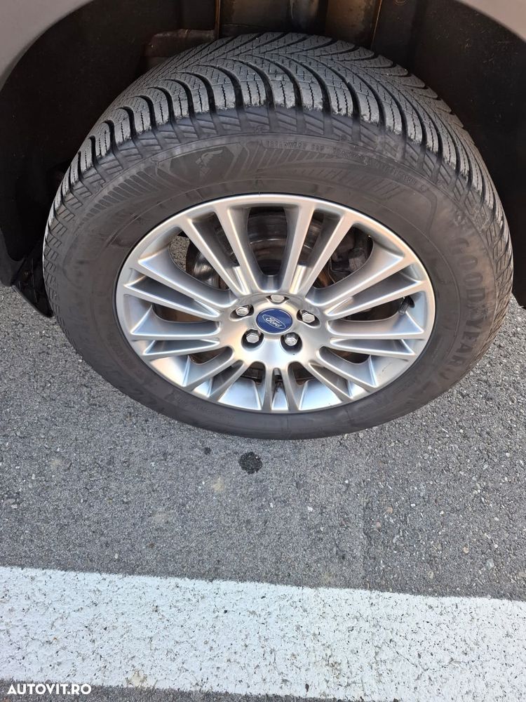 Ford Kuga - 4