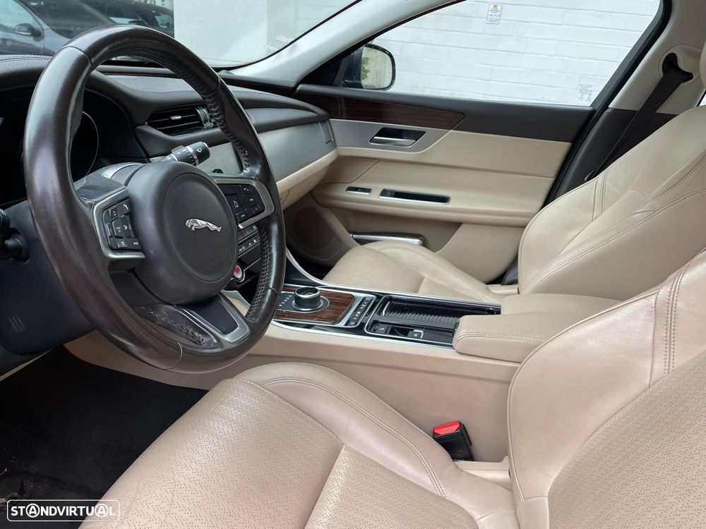 Jaguar XF 2.0 D Portfolio Aut. - 9